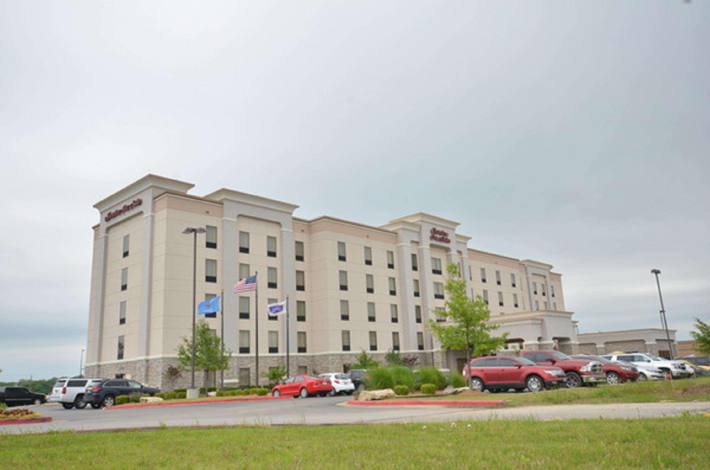Hampton Inn And Suites Tulsa/Catoosa Exterior photo